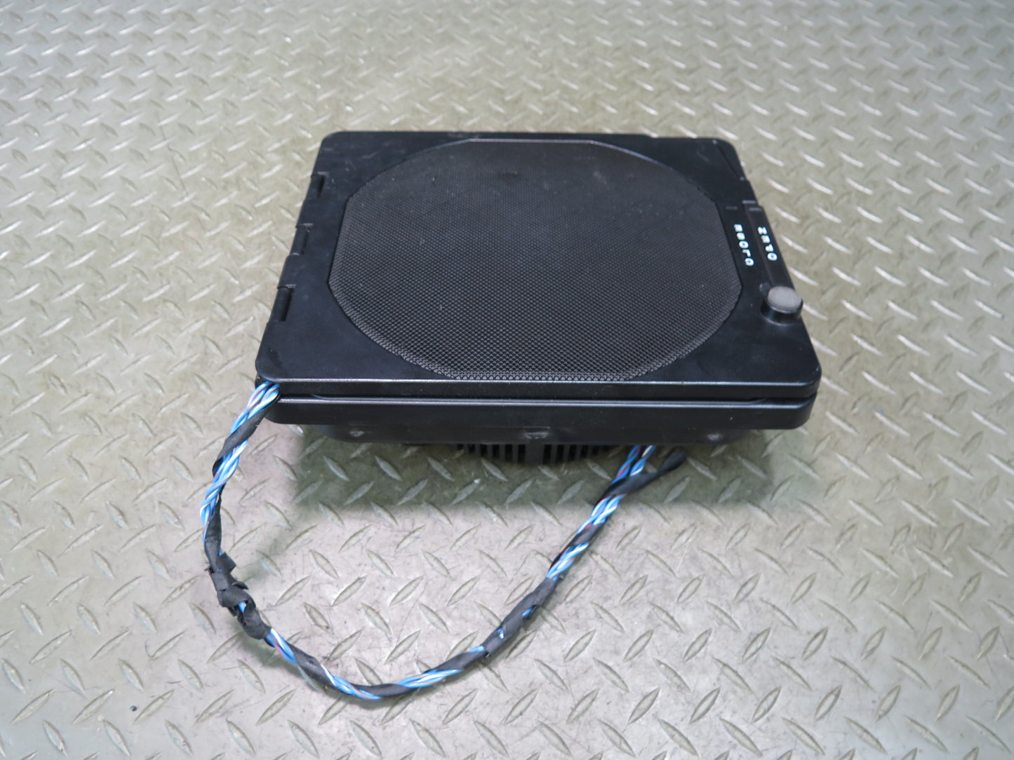 01-06 BMW E46 330ci Convertible Rear Subwoofer Speaker w Cover Damaged