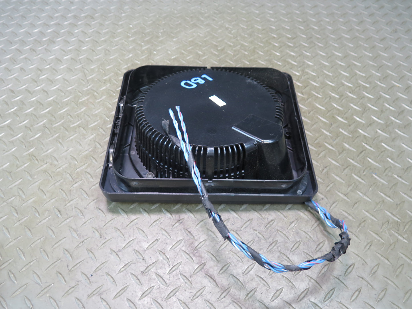 01-06 BMW E46 330ci Convertible Rear Subwoofer Speaker w Cover Damaged