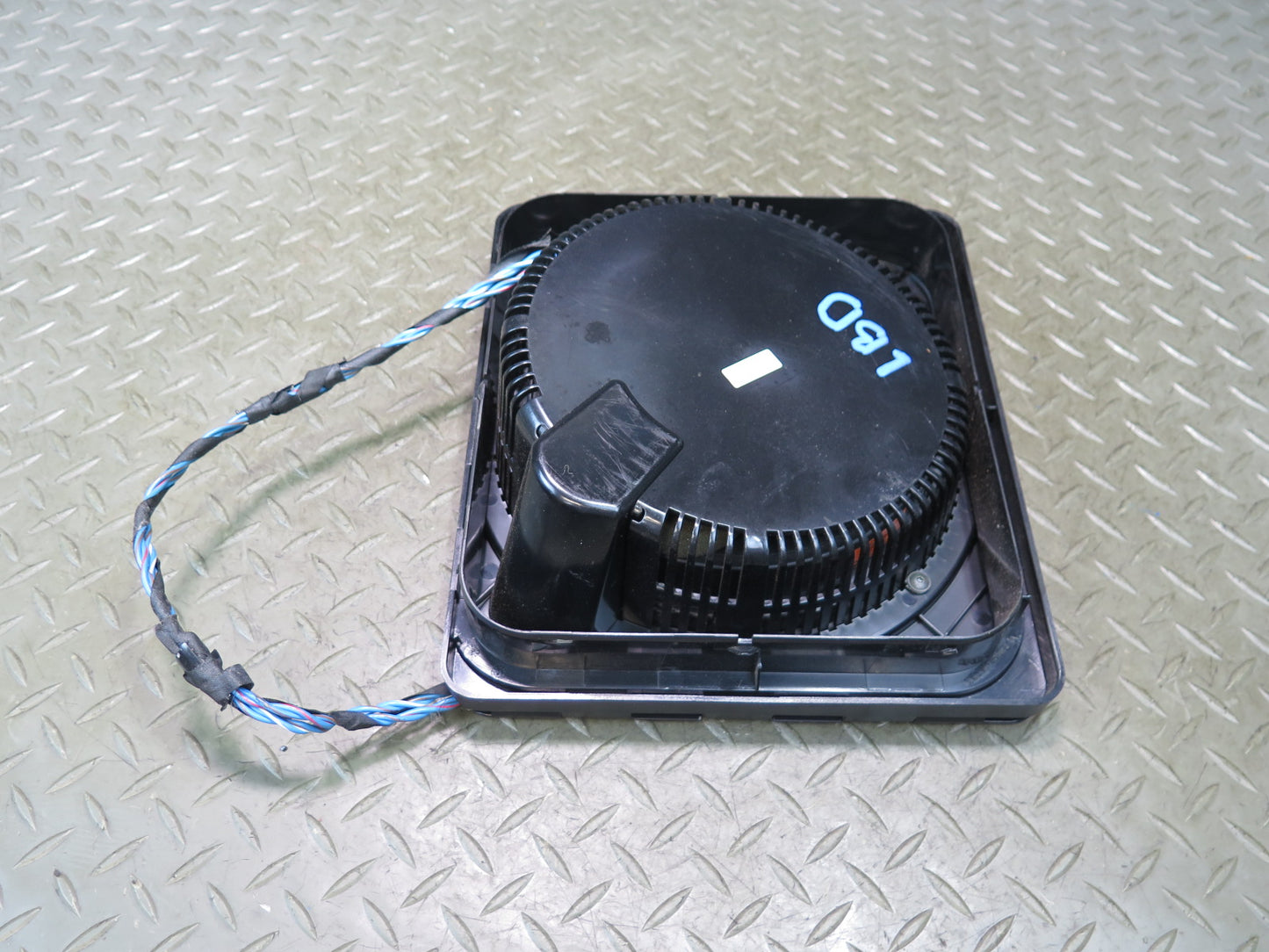 01-06 BMW E46 330ci Convertible Rear Subwoofer Speaker w Cover Damaged