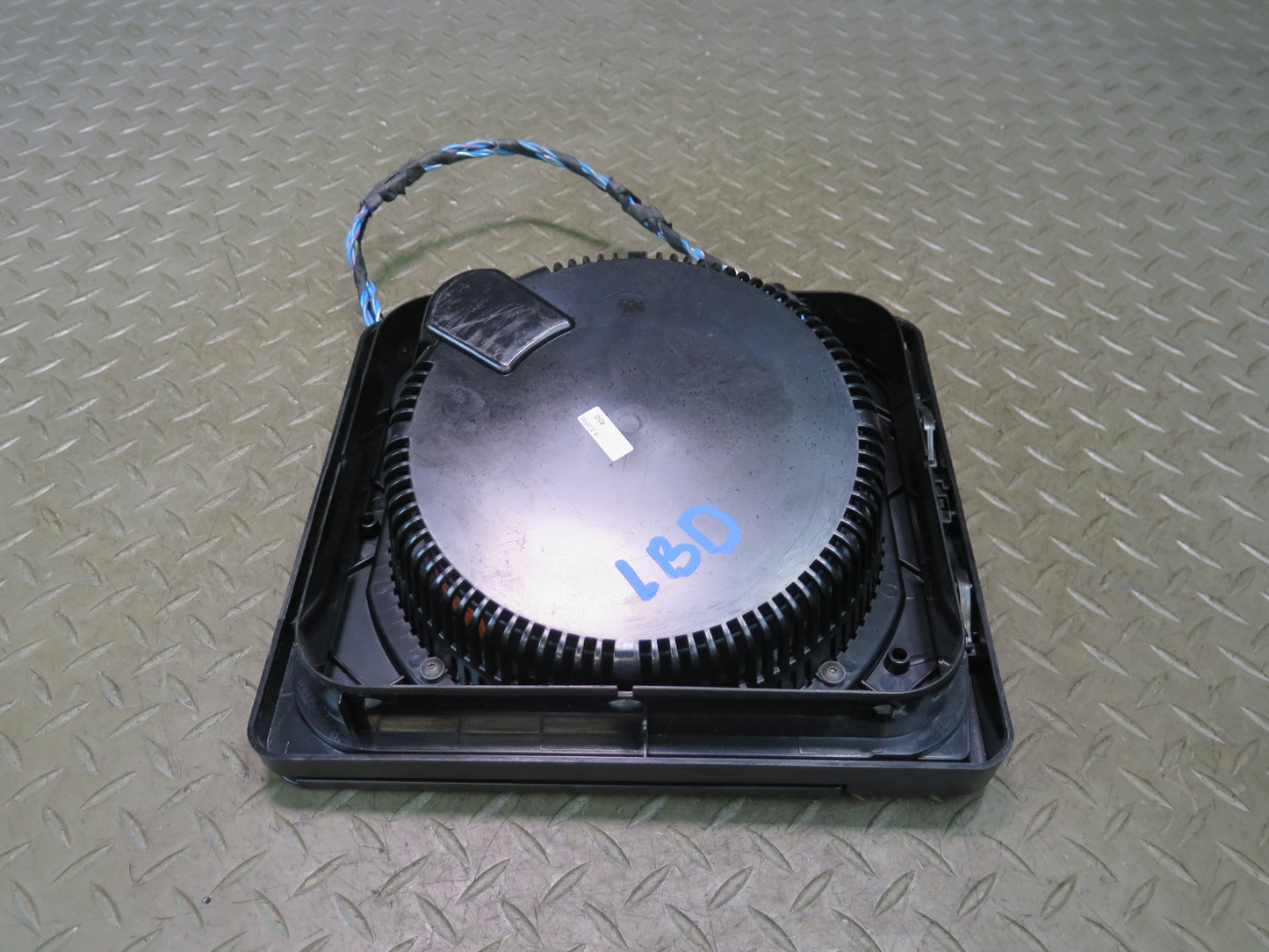 01-06 BMW E46 330ci Convertible Rear Subwoofer Speaker w Cover Damaged