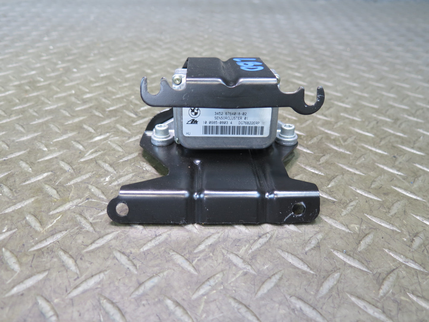 04-06 BMW E46 330ci YAW Rate Speed Sensor w Mount Bracket 6764018 OEM