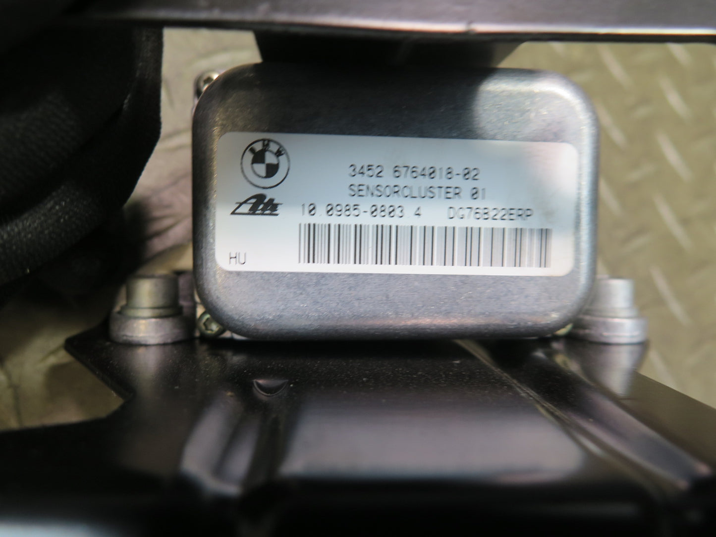 04-06 BMW E46 330ci YAW Rate Speed Sensor w Mount Bracket 6764018 OEM