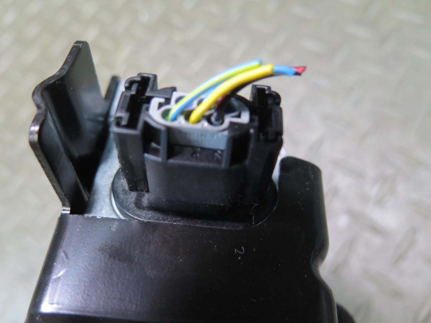 04-06 BMW E46 330ci YAW Rate Speed Sensor w Mount Bracket 6764018 OEM