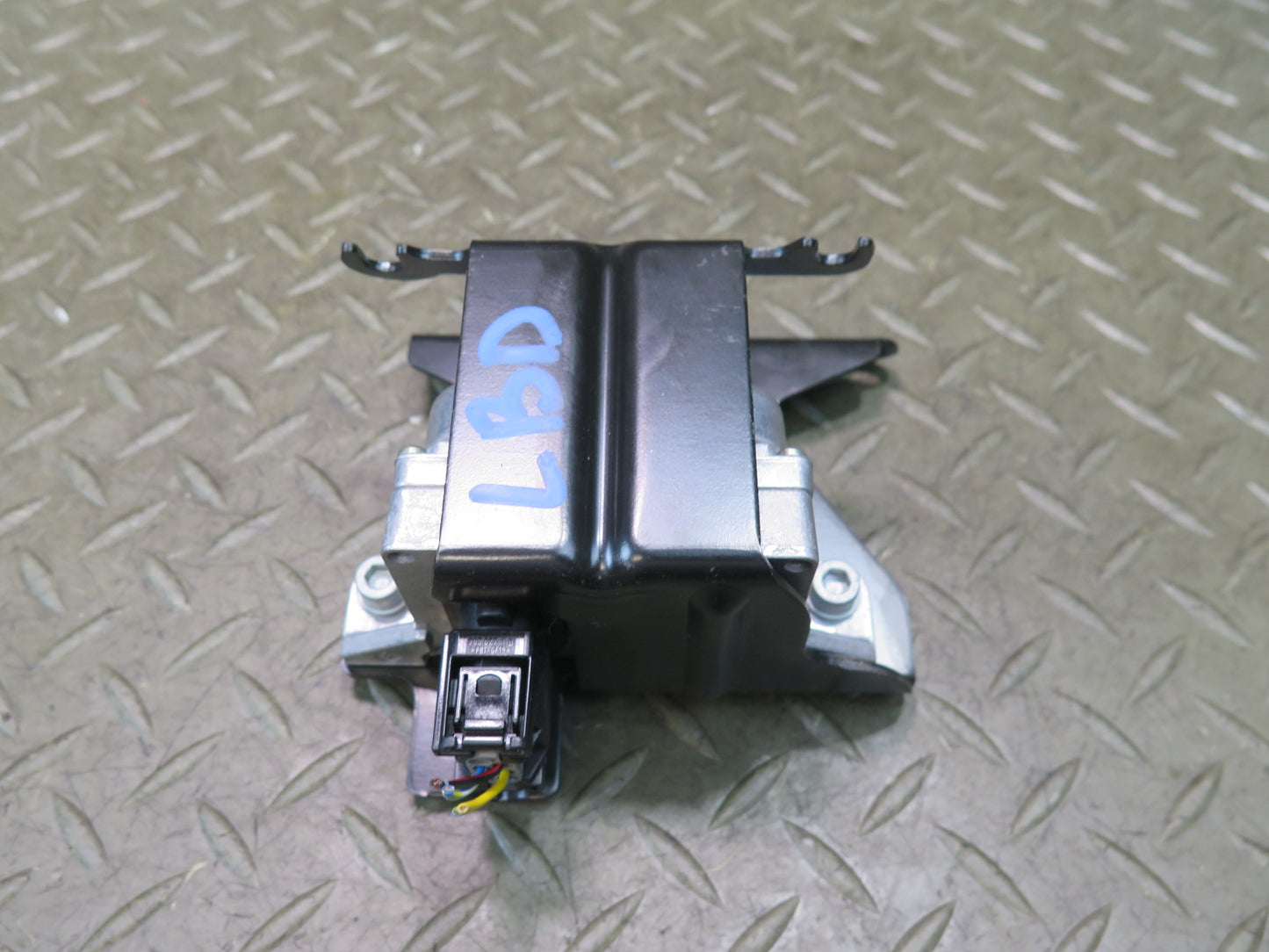 04-06 BMW E46 330ci YAW Rate Speed Sensor w Mount Bracket 6764018 OEM