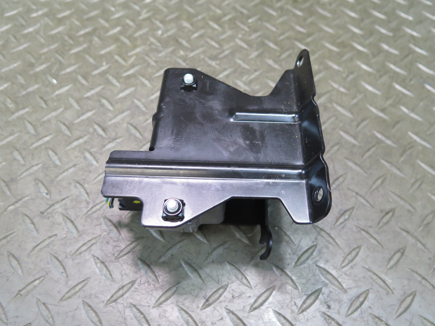 04-06 BMW E46 330ci YAW Rate Speed Sensor w Mount Bracket 6764018 OEM