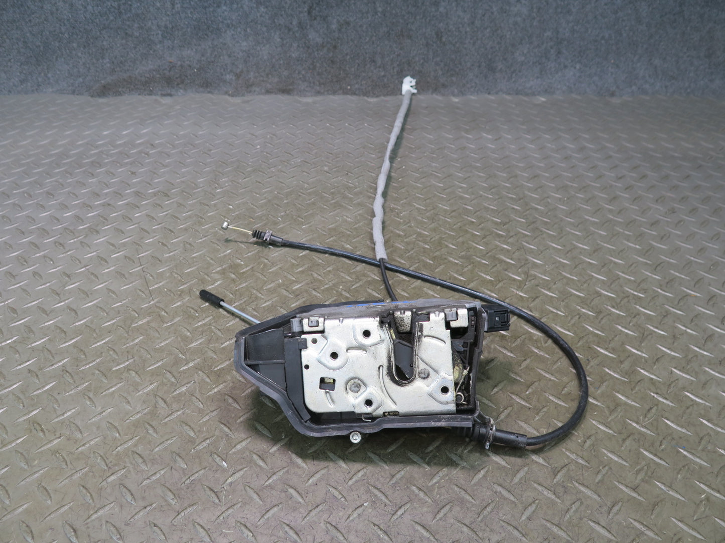 01-06 BMW E46 330ci Coupe Convertible Left Door Lock Latch Actuator 7011247 OEM