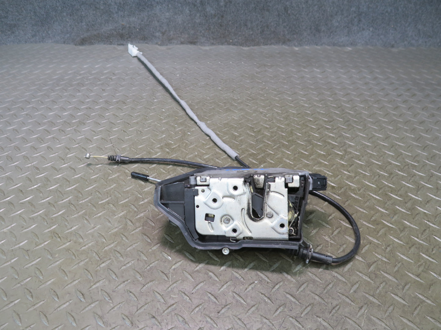 01-06 BMW E46 330ci Coupe Convertible Left Door Lock Latch Actuator 7011247 OEM