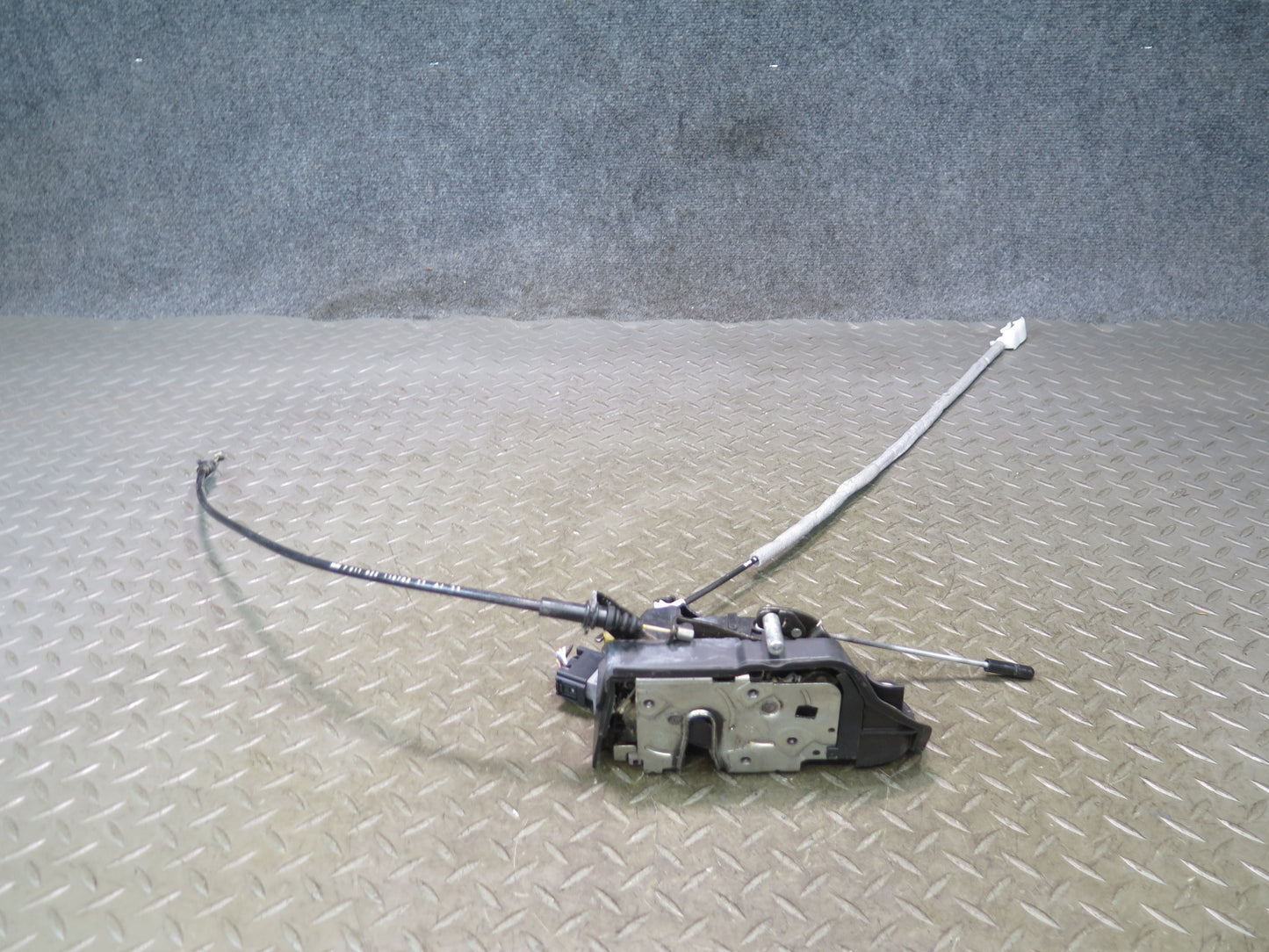 01-06 BMW E46 330ci Coupe Convertible Left Door Lock Latch Actuator 7011247 OEM