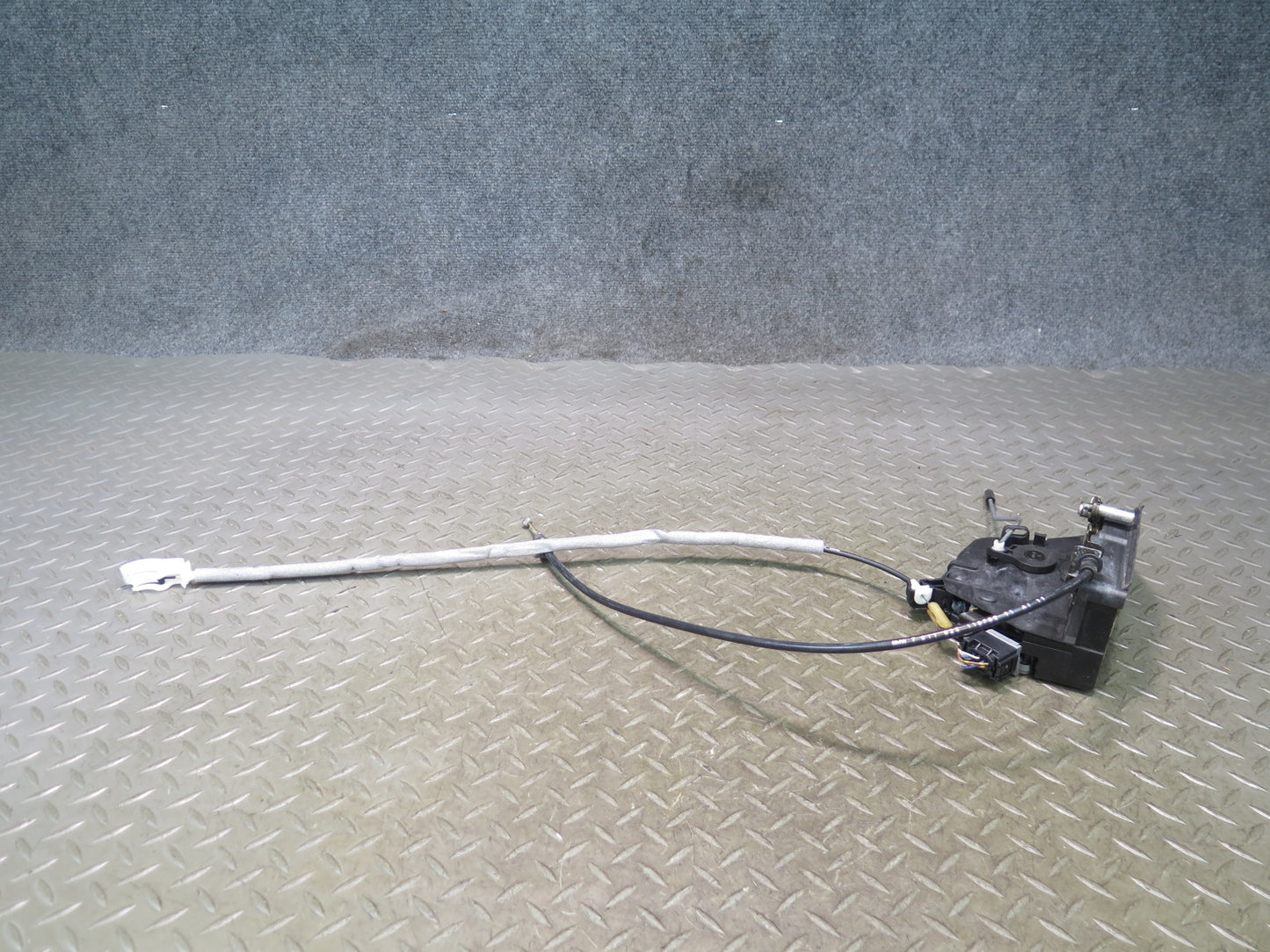 01-06 BMW E46 330ci Coupe Convertible Left Door Lock Latch Actuator 7011247 OEM
