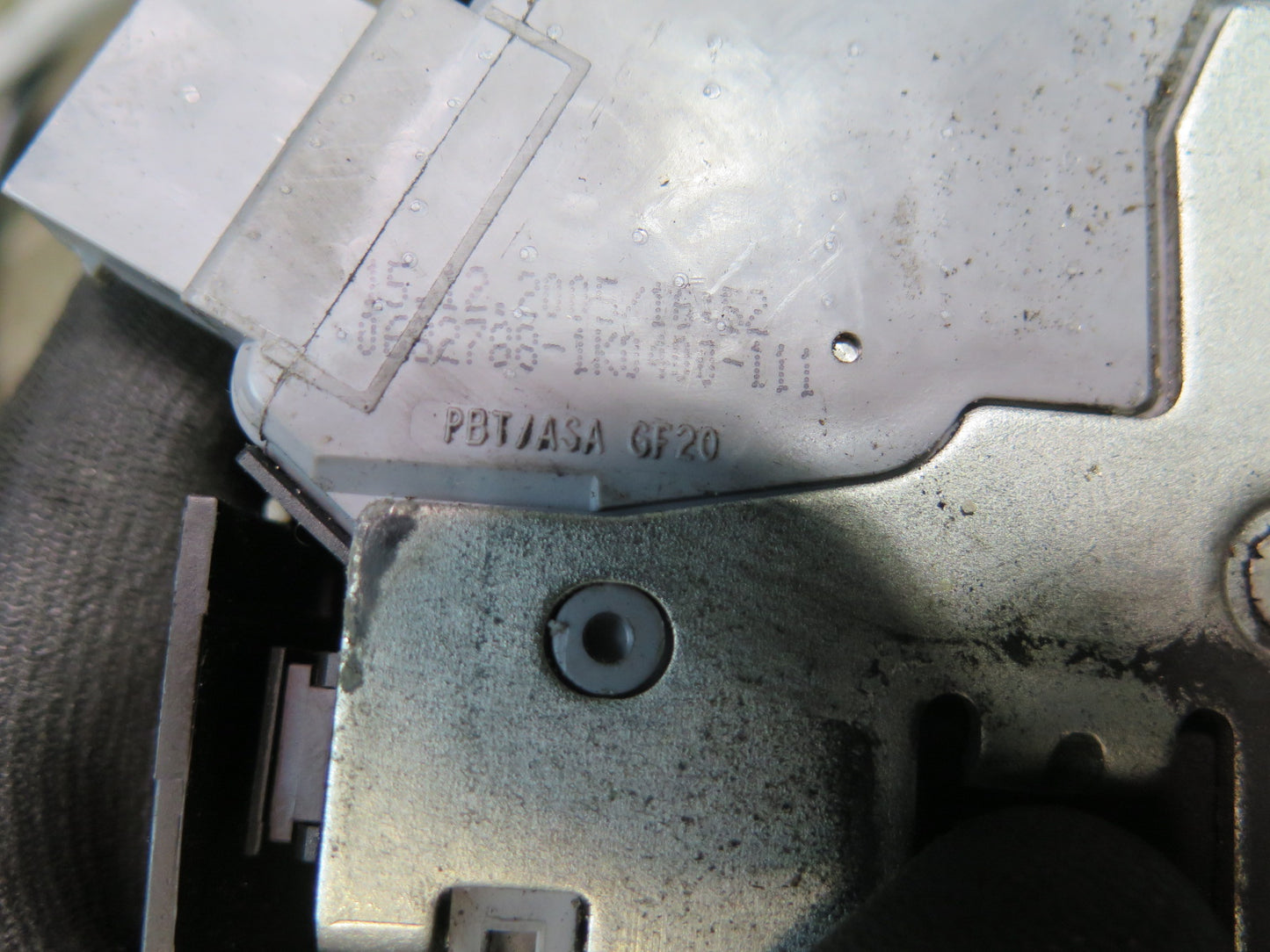 01-06 BMW E46 330ci Coupe Convertible Right Door Lock Latch Actuator 7011250 OEM