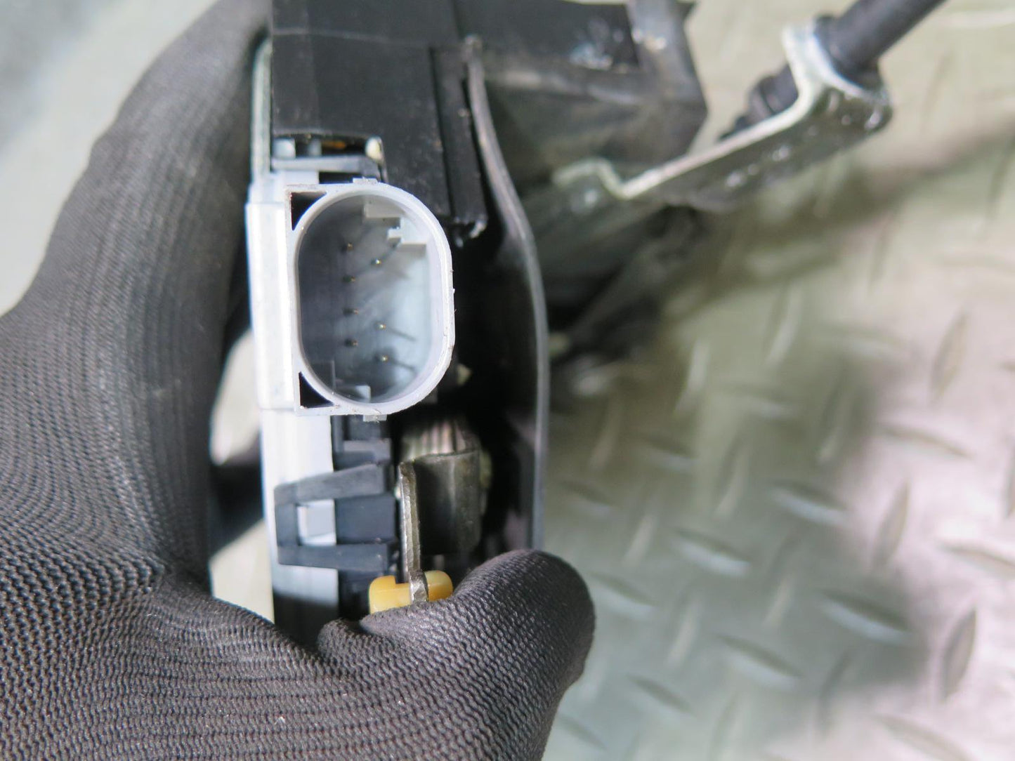 01-06 BMW E46 330ci Coupe Convertible Right Door Lock Latch Actuator 7011250 OEM