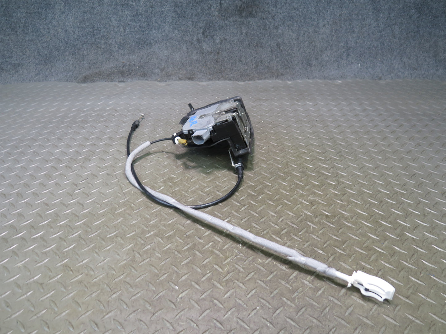 01-06 BMW E46 330ci Coupe Convertible Right Door Lock Latch Actuator 7011250 OEM