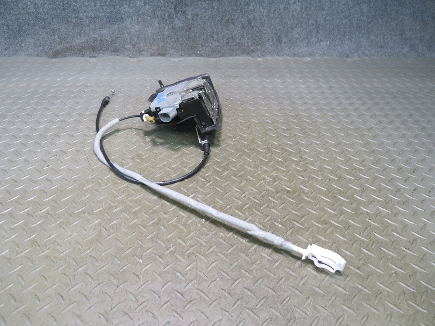 01-06 BMW E46 330ci Coupe Convertible Right Door Lock Latch Actuator 7011250 OEM