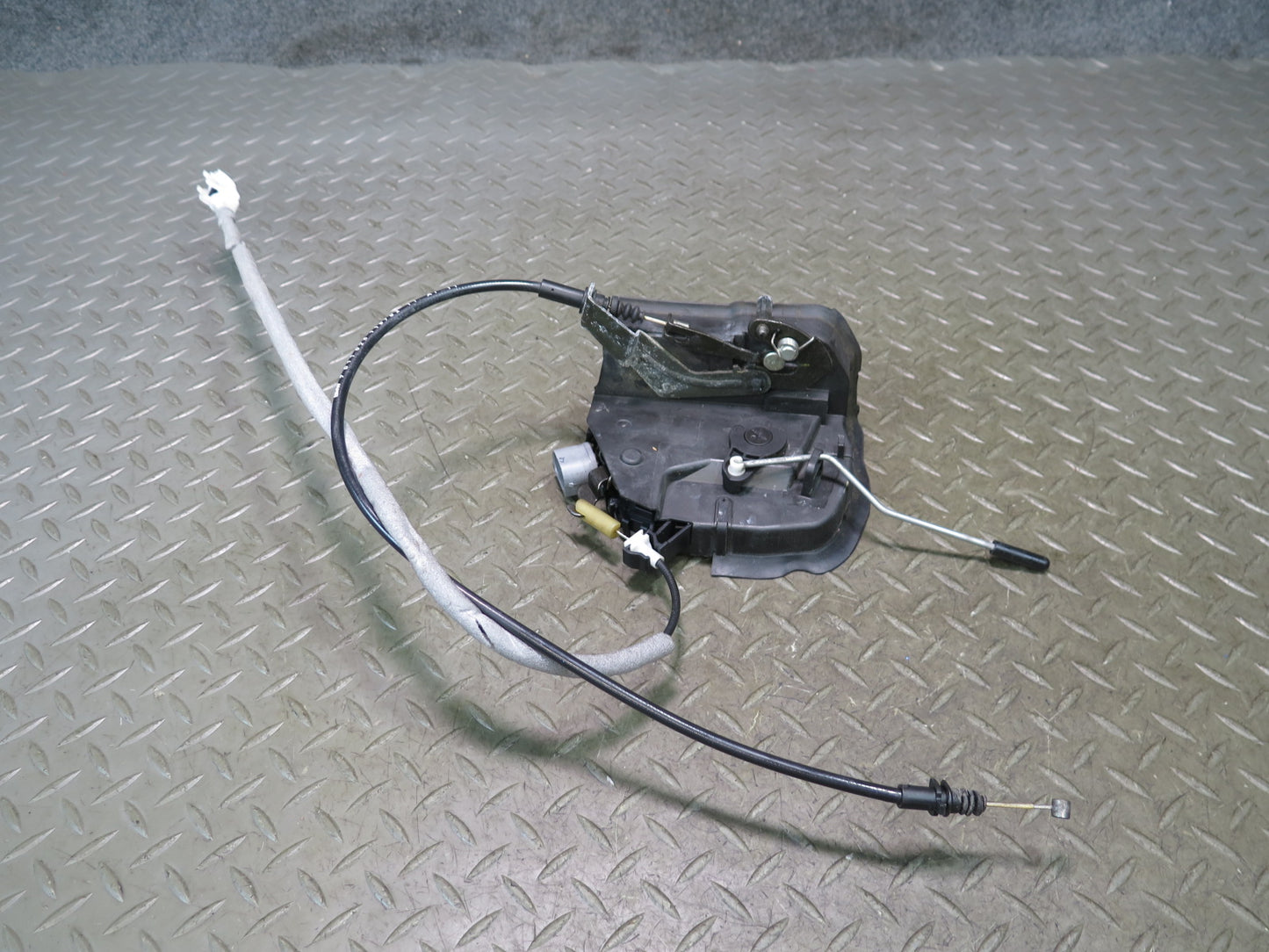 01-06 BMW E46 330ci Coupe Convertible Right Door Lock Latch Actuator 7011250 OEM