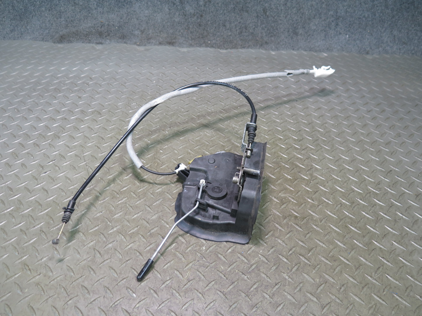 01-06 BMW E46 330ci Coupe Convertible Right Door Lock Latch Actuator 7011250 OEM