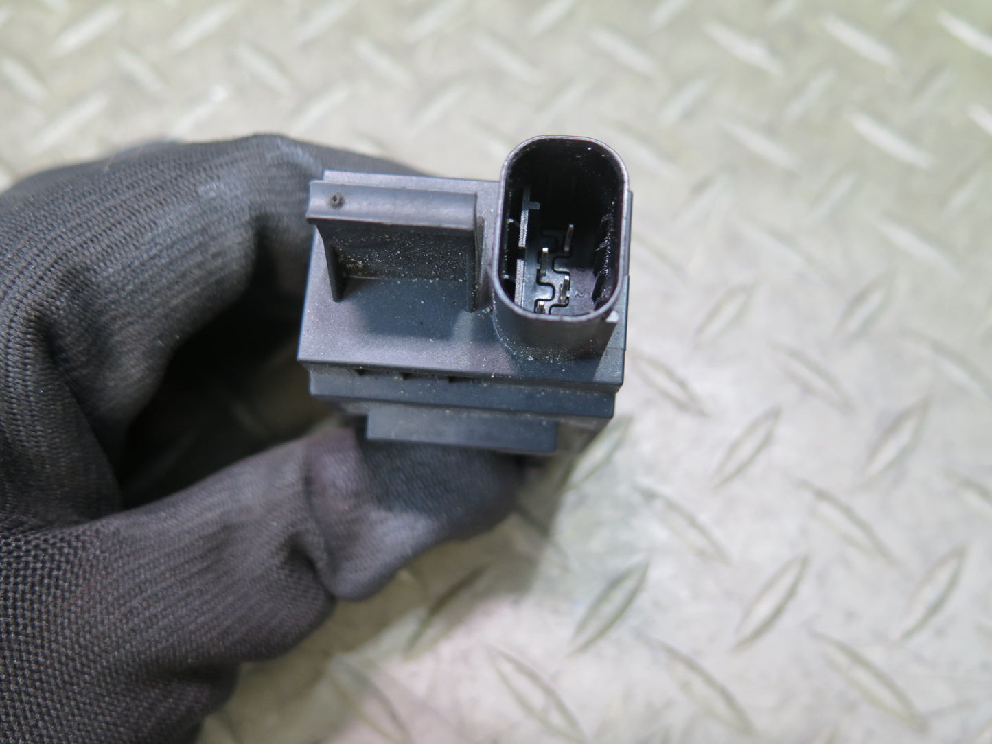 01-06 BMW E46 330ci AUC Interior Air Temperature Quality Sensor 6917001 OEM