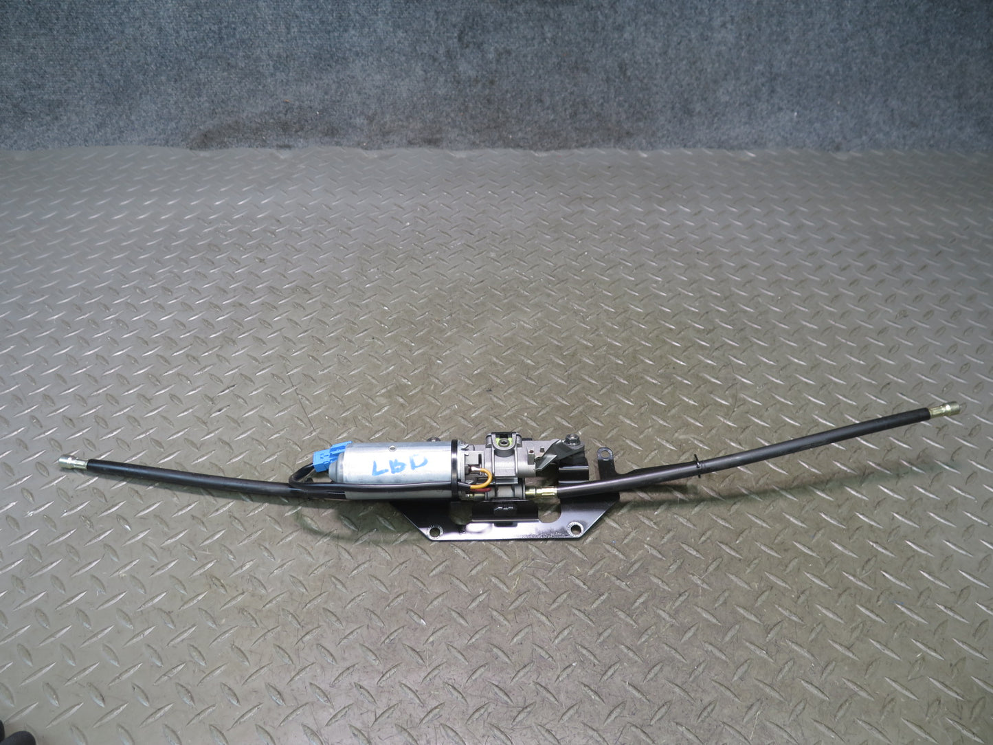 01-06 BMW E46 330ci Convert TOP Roof Lock Latch Motor Cable Assembly 8370816 OEM