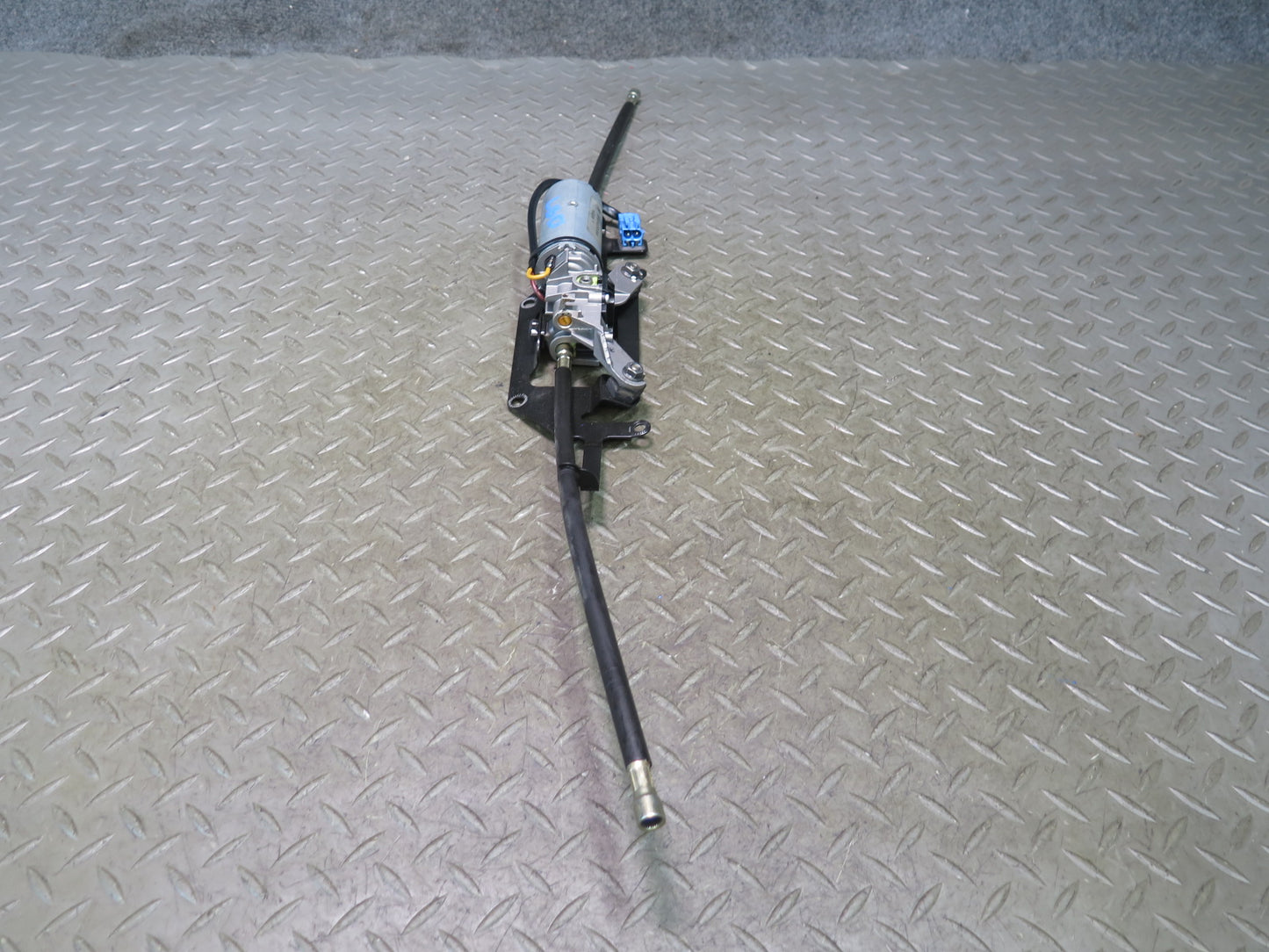 01-06 BMW E46 330ci Convert TOP Roof Lock Latch Motor Cable Assembly 8370816 OEM