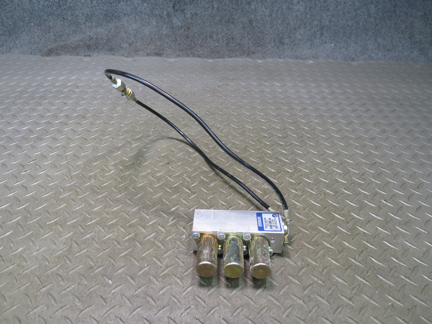 01-06 BMW E46 330Ci Convertible TOP Roof Hydraulic Valve Control Block OEM