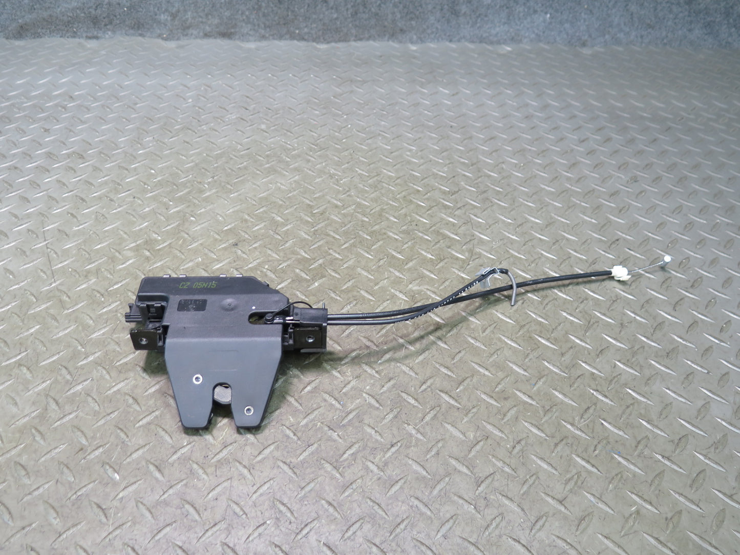 01-06 BMW E46 330Ci Rear Trunk Lid Lock Latch Actuator 8196401 OEM