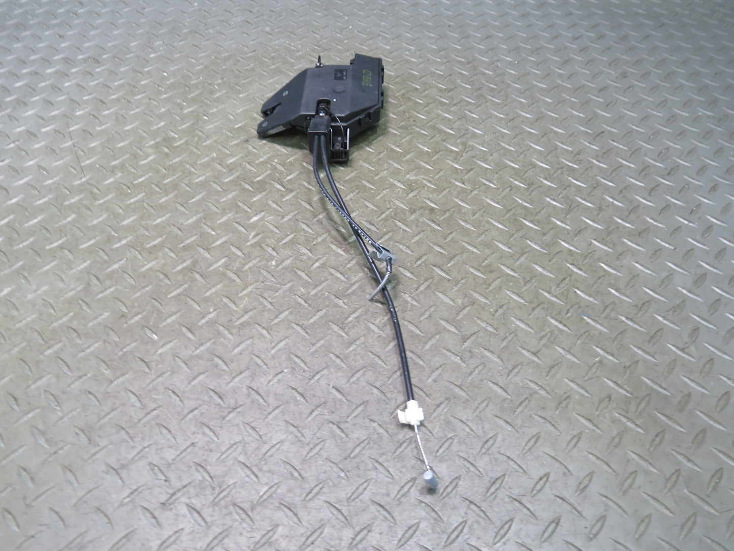 01-06 BMW E46 330Ci Rear Trunk Lid Lock Latch Actuator 8196401 OEM