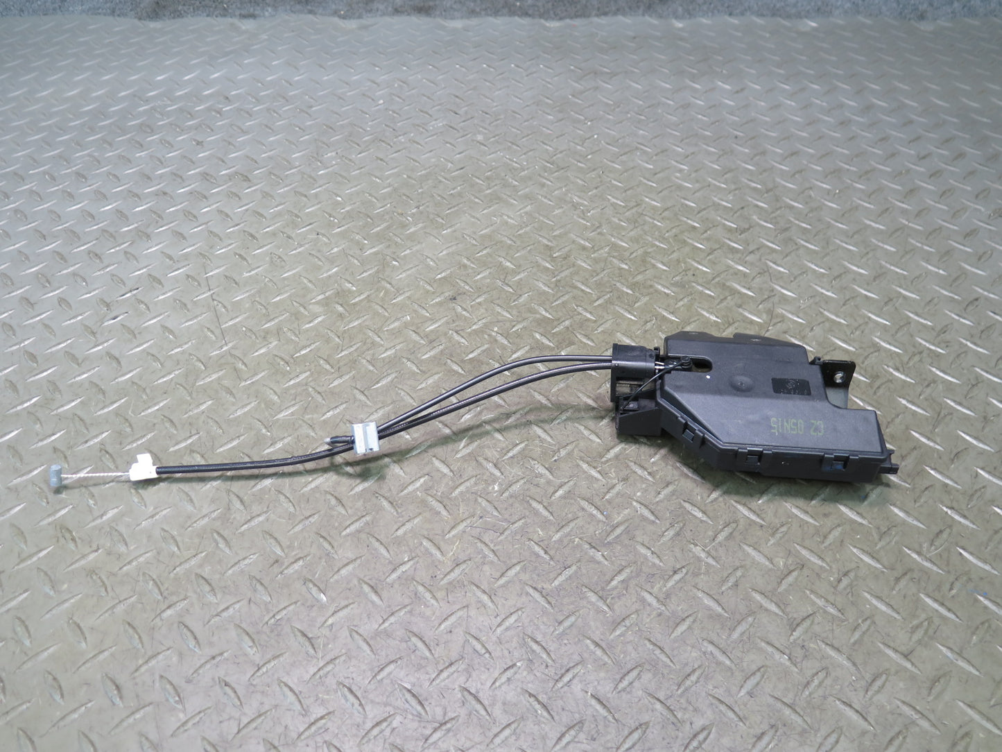 01-06 BMW E46 330Ci Rear Trunk Lid Lock Latch Actuator 8196401 OEM