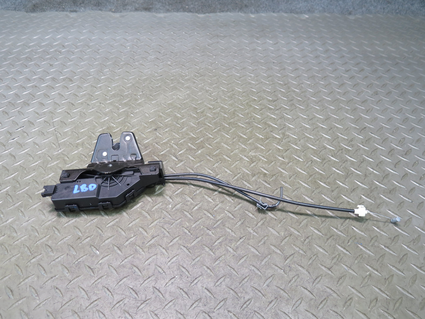 01-06 BMW E46 330Ci Rear Trunk Lid Lock Latch Actuator 8196401 OEM