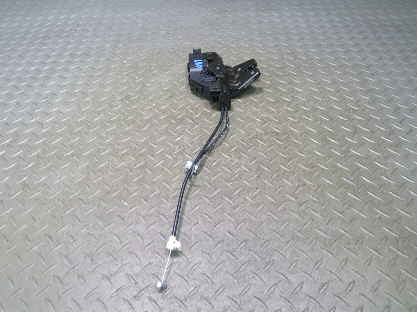01-06 BMW E46 330Ci Rear Trunk Lid Lock Latch Actuator 8196401 OEM