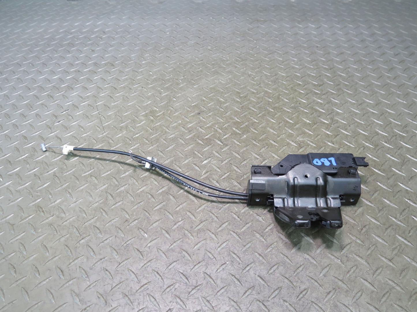 01-06 BMW E46 330Ci Rear Trunk Lid Lock Latch Actuator 8196401 OEM