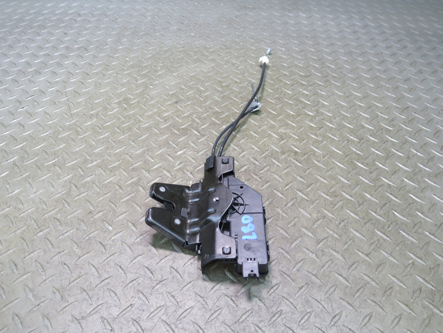 01-06 BMW E46 330Ci Rear Trunk Lid Lock Latch Actuator 8196401 OEM