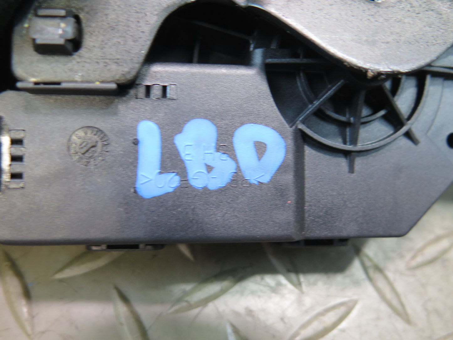 01-06 BMW E46 330Ci Rear Trunk Lid Lock Latch Actuator 8196401 OEM