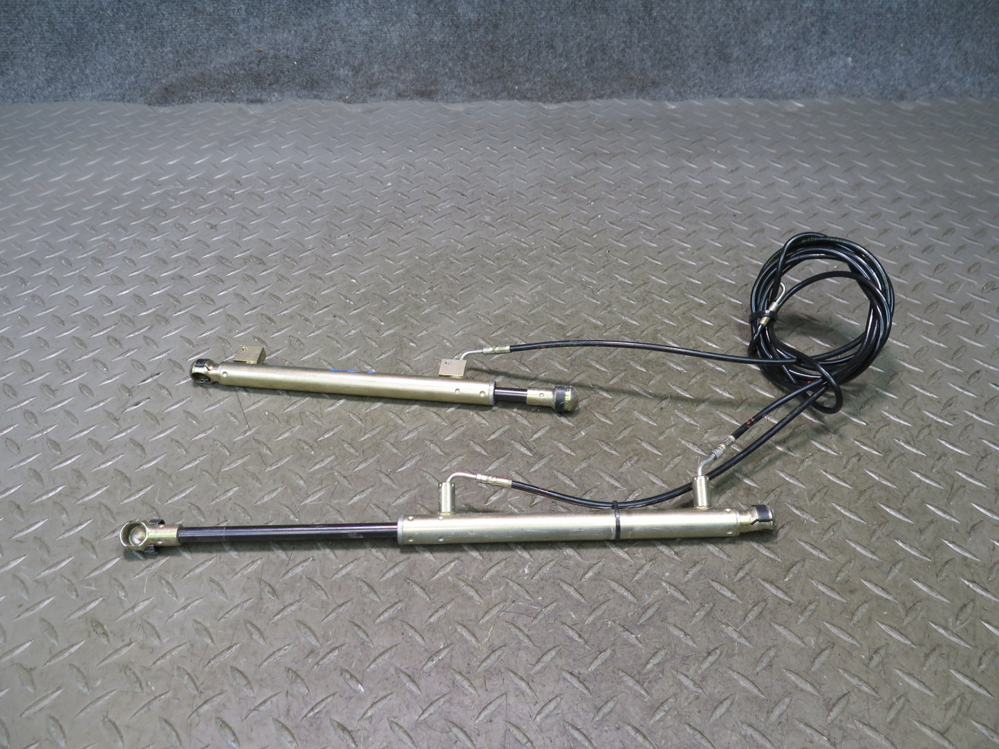 01-06 BMW E46 330ci Convert Set of 2 TOP Roof Tensioner Hydraulic Cylinder OEM