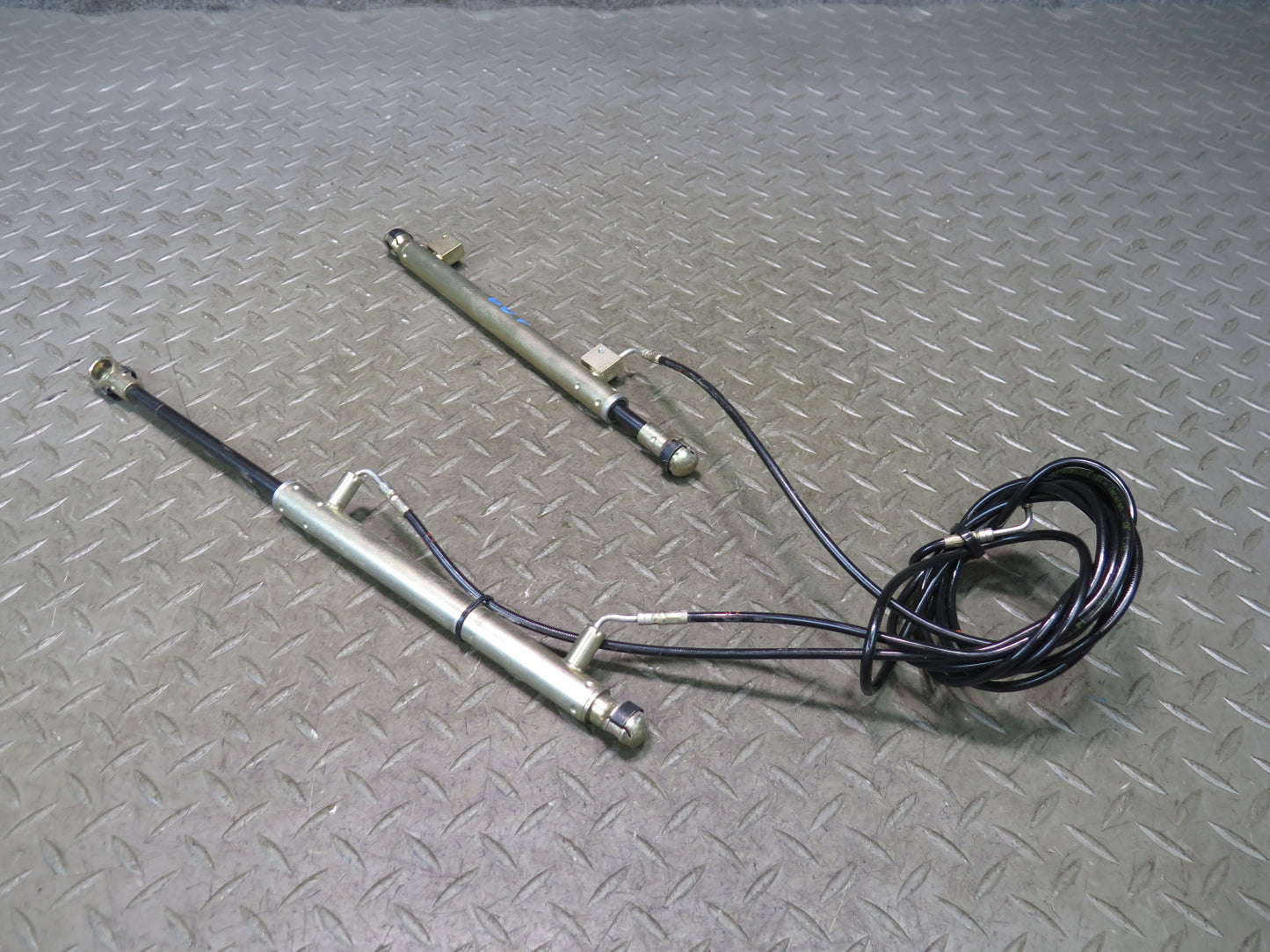 01-06 BMW E46 330ci Convert Set of 2 TOP Roof Tensioner Hydraulic Cylinder OEM