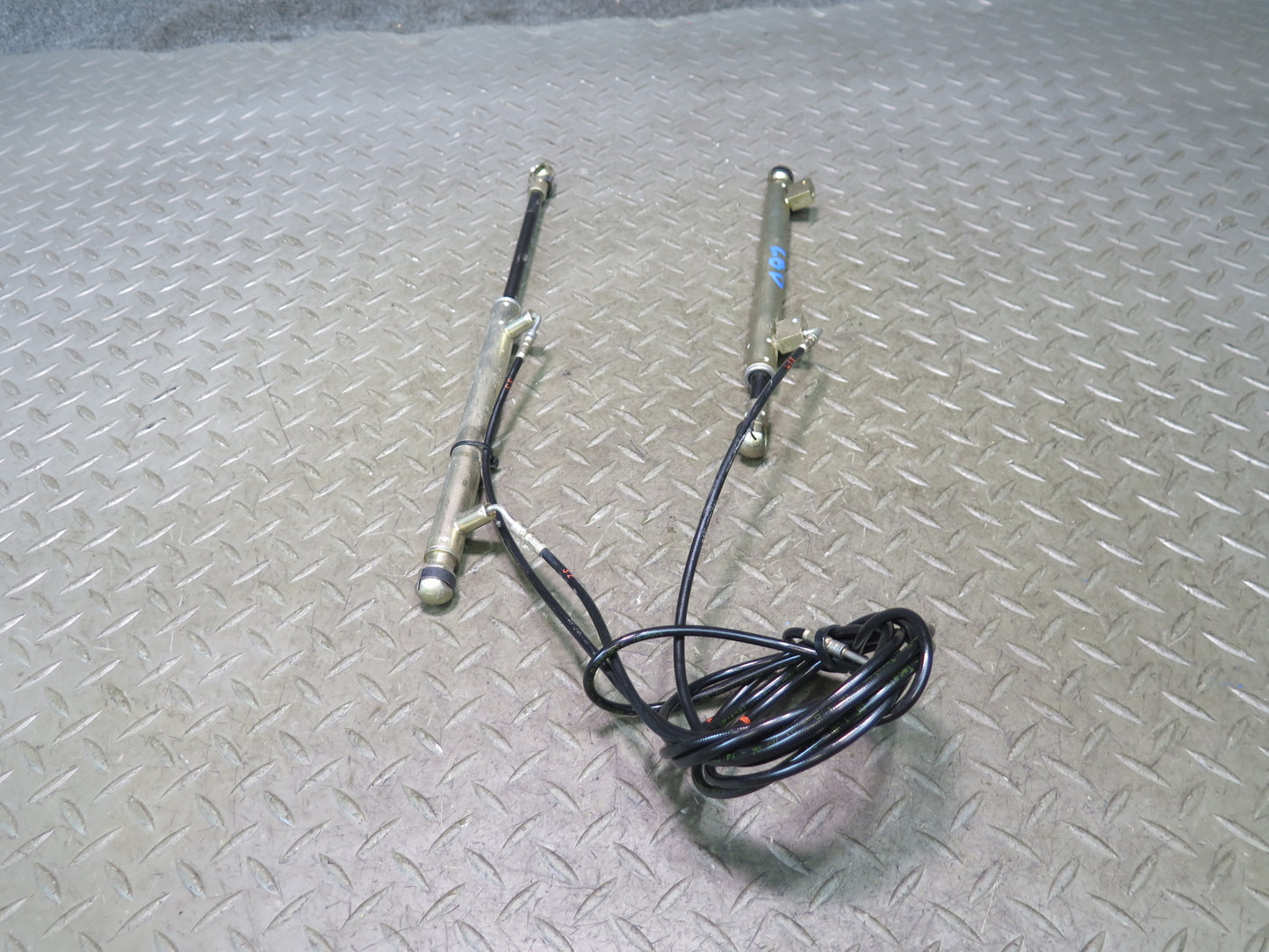 01-06 BMW E46 330ci Convert Set of 2 TOP Roof Tensioner Hydraulic Cylinder OEM