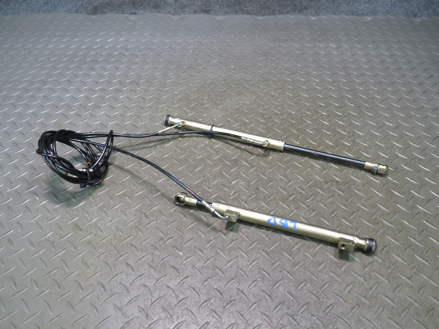 01-06 BMW E46 330ci Convert Set of 2 TOP Roof Tensioner Hydraulic Cylinder OEM