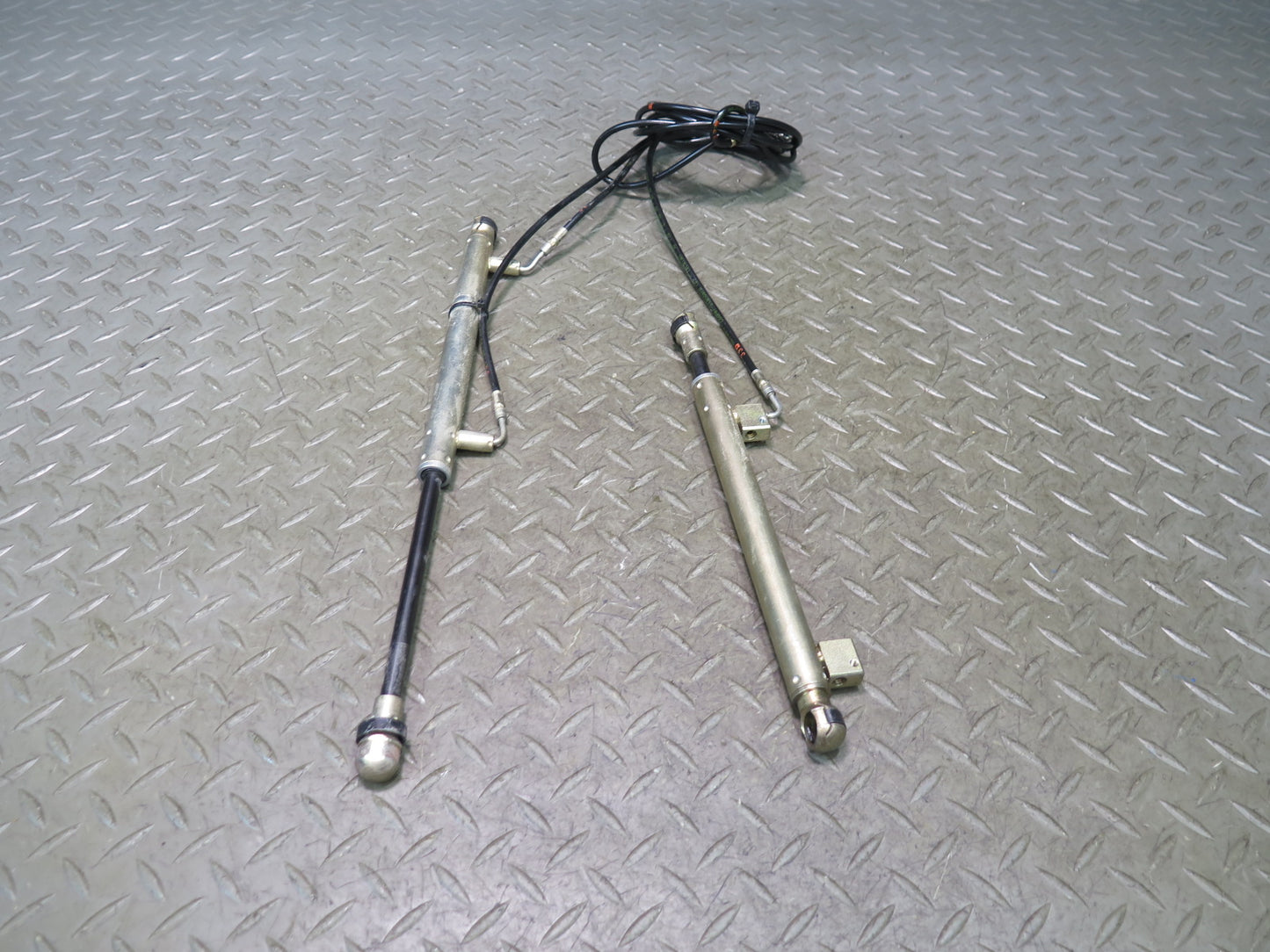 01-06 BMW E46 330ci Convert Set of 2 TOP Roof Tensioner Hydraulic Cylinder OEM
