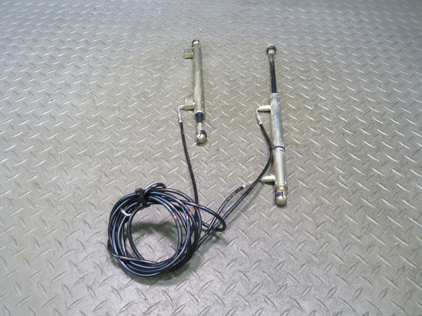 01-06 BMW E46 330ci Convert Set of 2 TOP Roof Tensioner Hydraulic Cylinder OEM