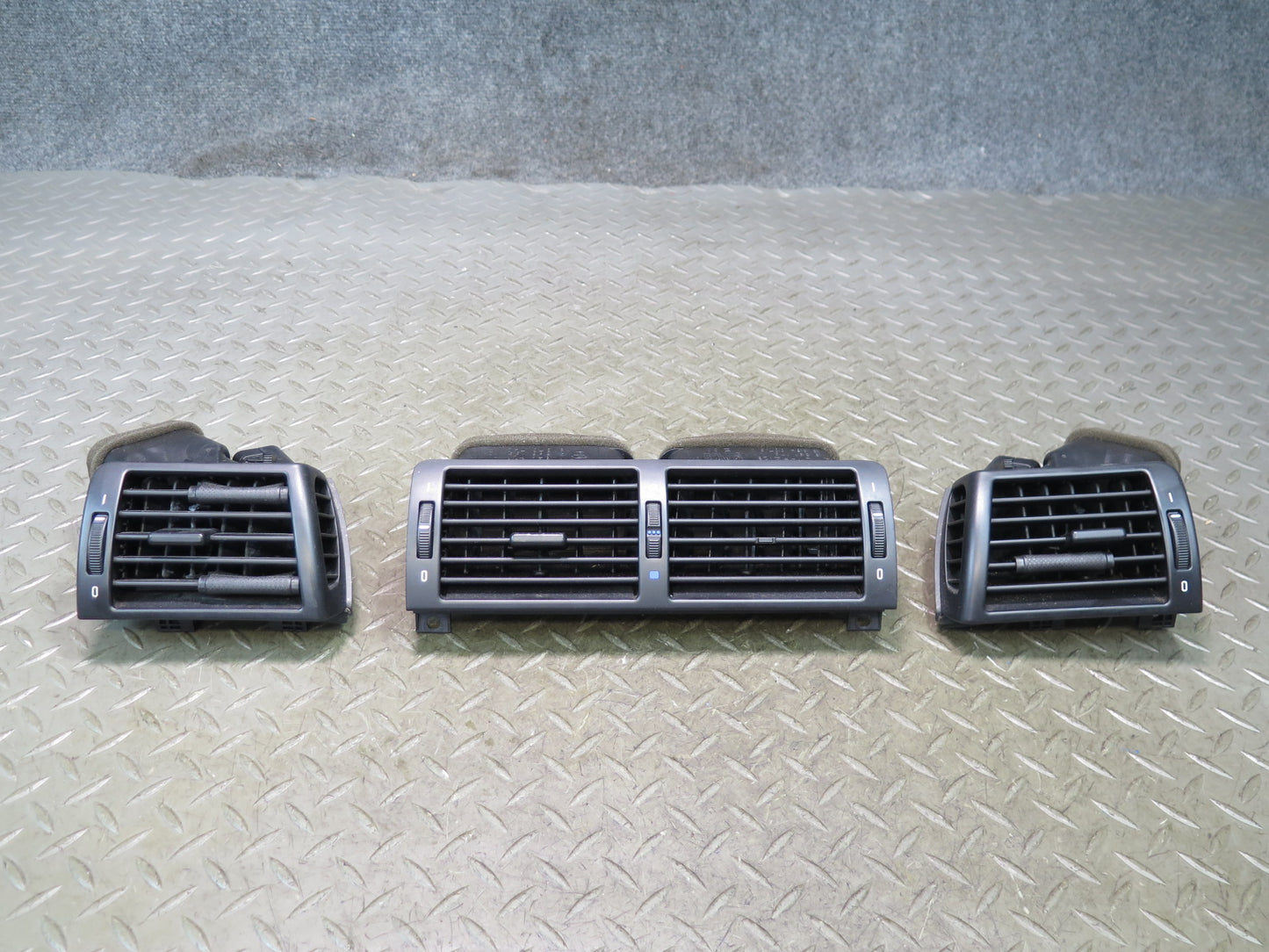 01-06 BMW E46 330ci Set of 3 Dash Front Left Center Right Air Vent Grille OEM