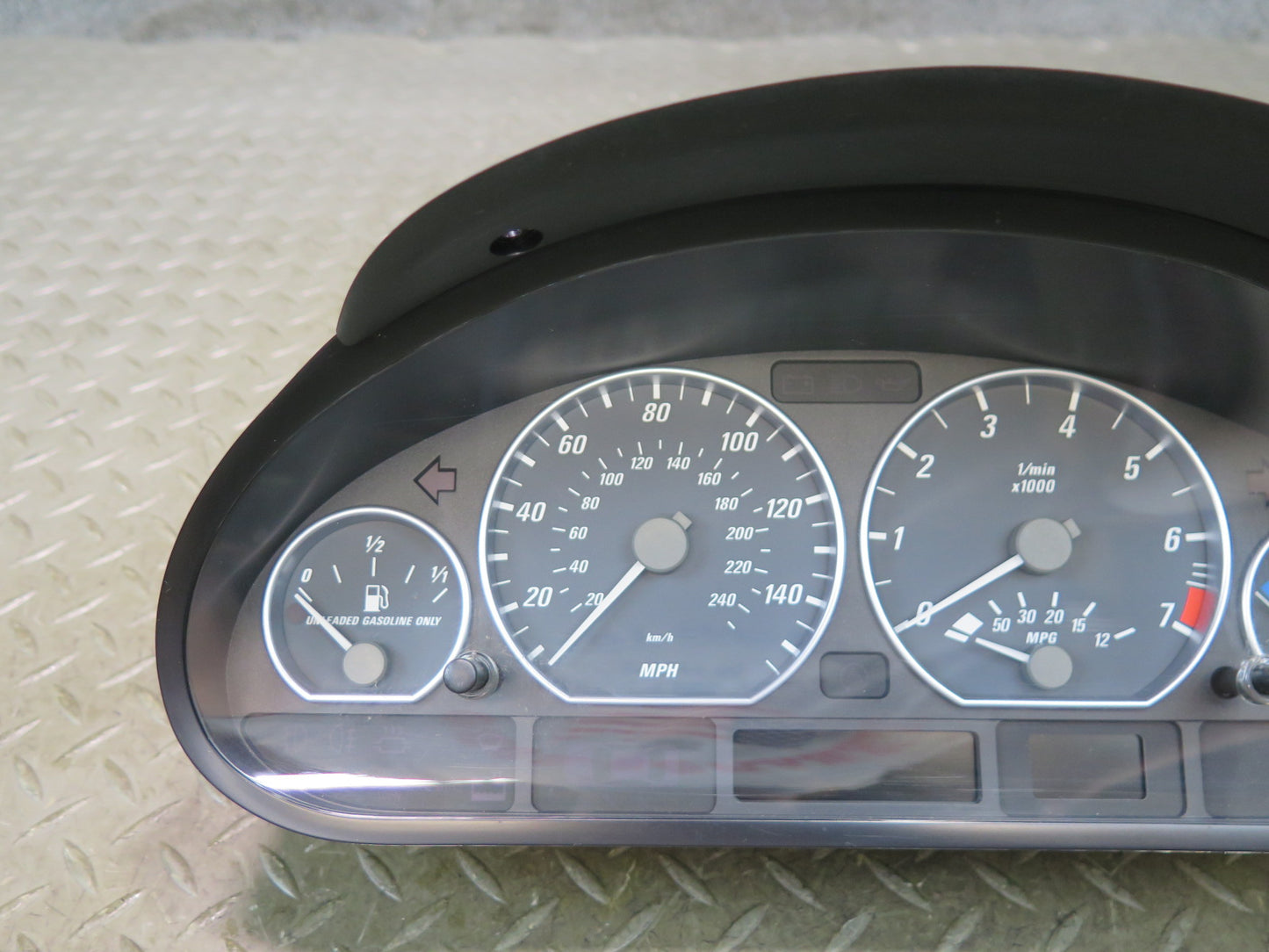 01-06 BMW E46 330Ci A/T Instrument Cluster Gauge Speedometer 6985688 OEM