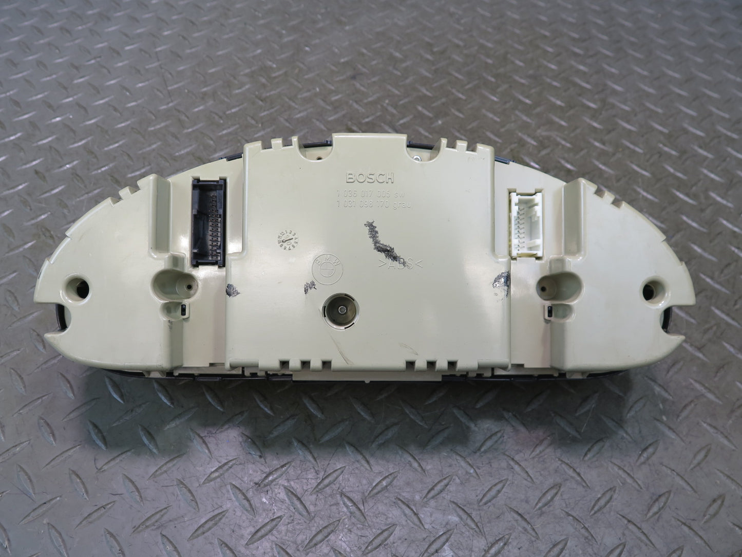 01-06 BMW E46 330Ci A/T Instrument Cluster Gauge Speedometer 6985688 OEM