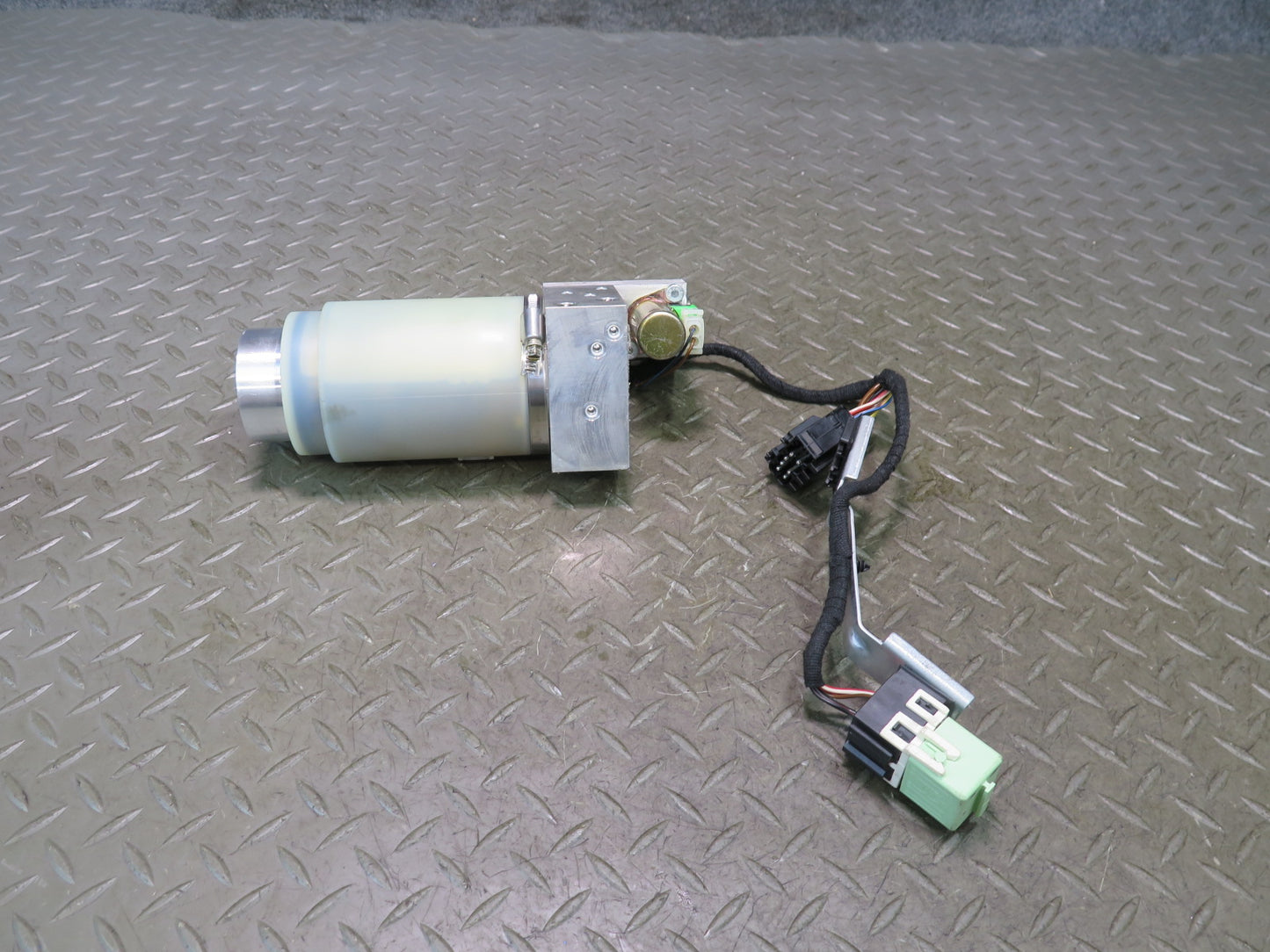 01-06 BMW E46 330ci Convert TOP Roof Hydraulic Pump Motor w Sound Insulation OEM