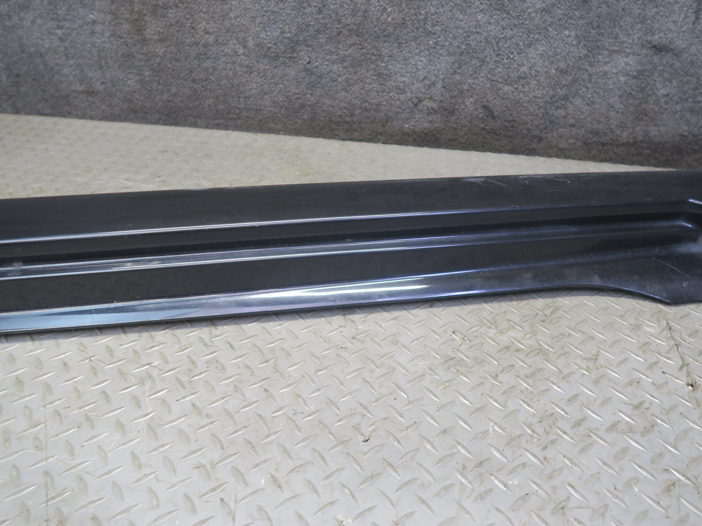 04-06 Nissan 350Z Z33 Conv Right & Left Side Skirt Rocker Panel Molding Set OEM