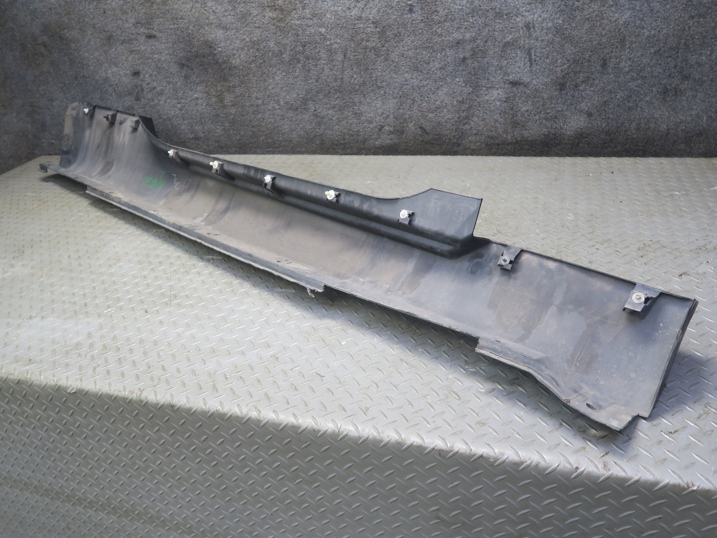 04-06 Nissan 350Z Z33 Conv Right & Left Side Skirt Rocker Panel Molding Set OEM