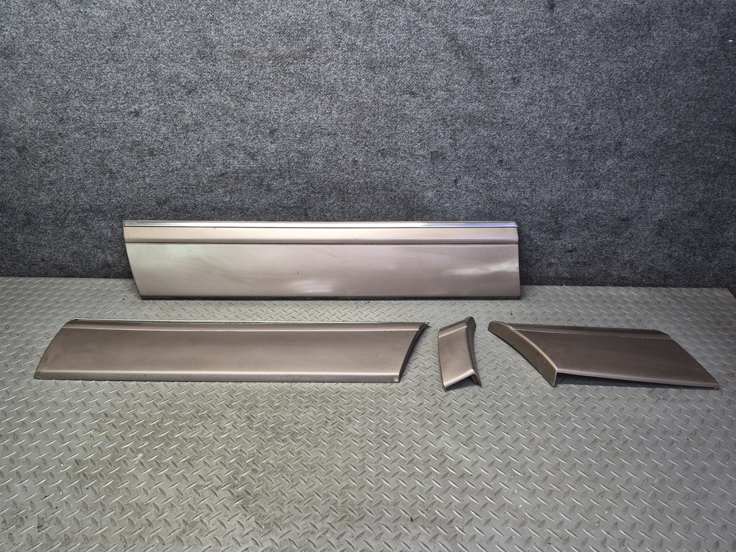 86-91 Mercedes W126 560SEL Sedan Set of 4 Left Fender Door Quarter Molding OEM