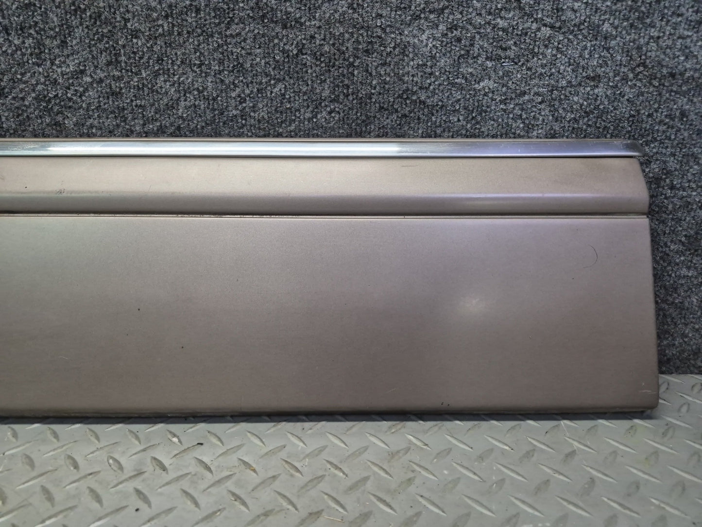 86-91 Mercedes W126 560SEL Sedan Set of 4 Left Fender Door Quarter Molding OEM