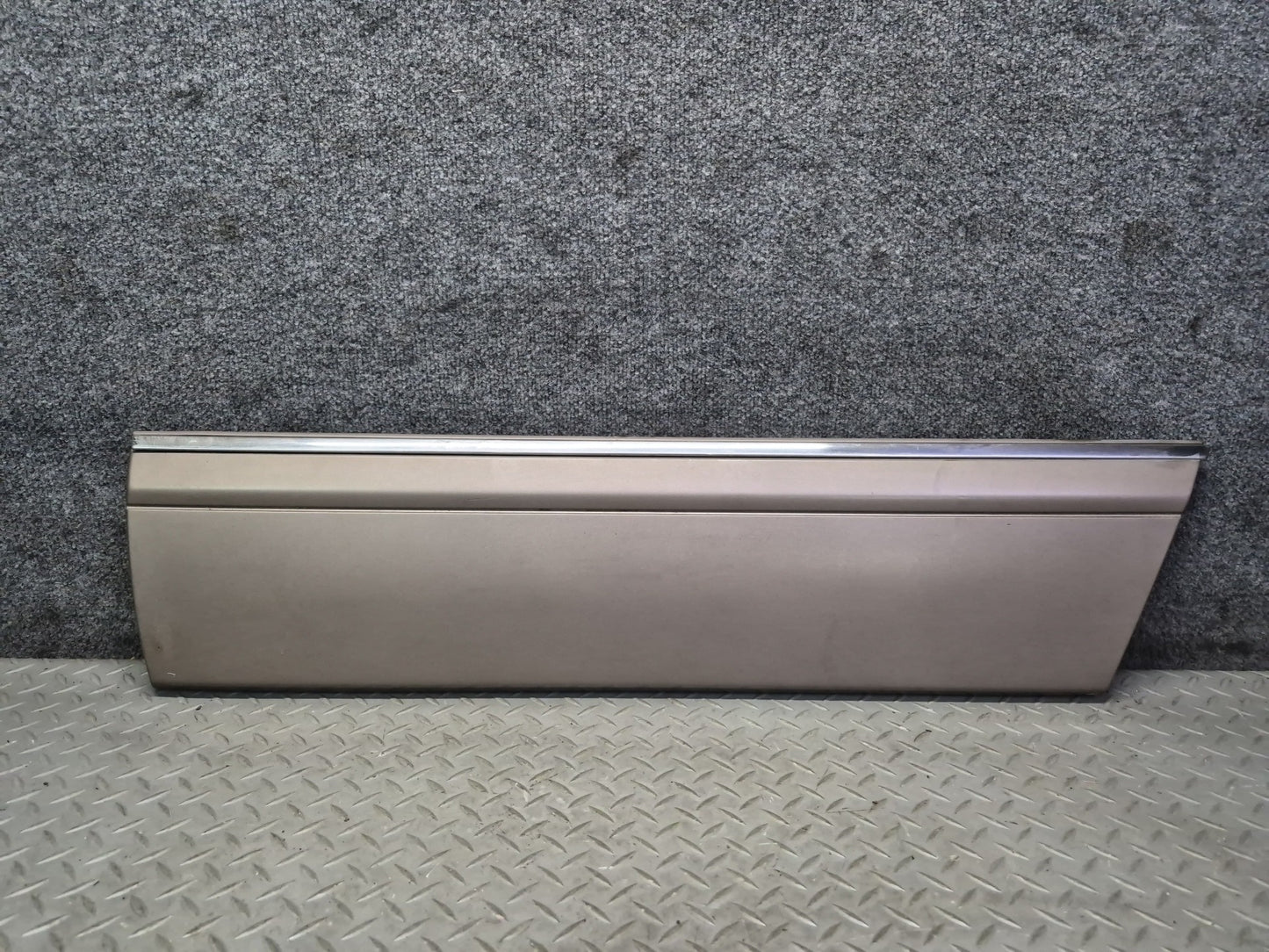 86-91 Mercedes W126 560SEL Sedan Set of 4 Left Fender Door Quarter Molding OEM