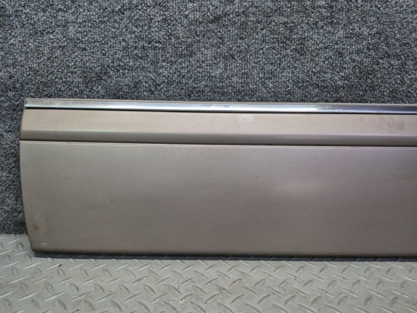 86-91 Mercedes W126 560SEL Sedan Set of 4 Left Fender Door Quarter Molding OEM