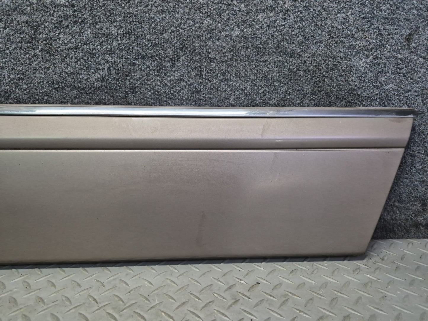 86-91 Mercedes W126 560SEL Sedan Set of 4 Left Fender Door Quarter Molding OEM