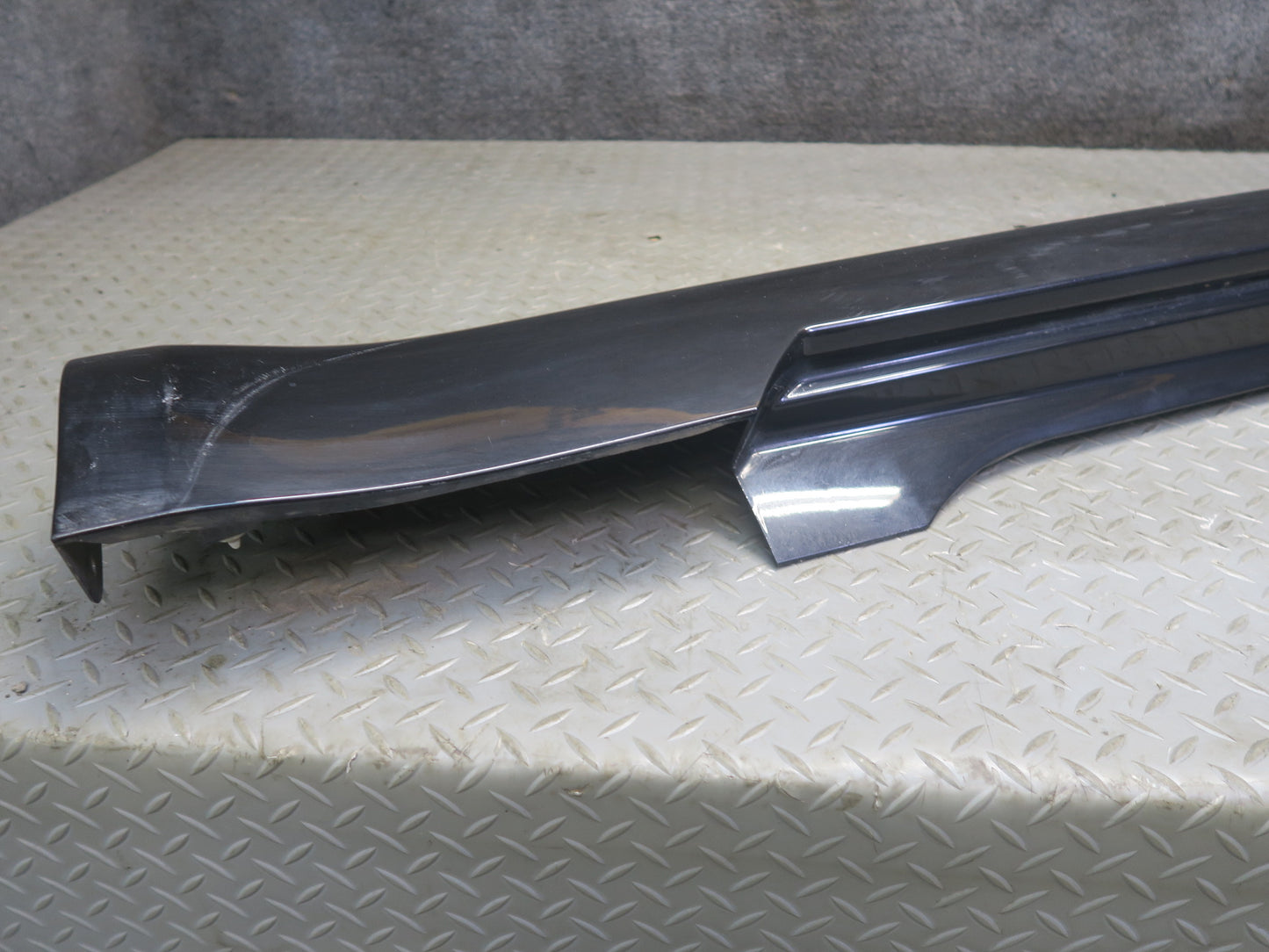 04-06 Nissan 350Z Z33 Conv Right & Left Side Skirt Rocker Panel Molding Set OEM