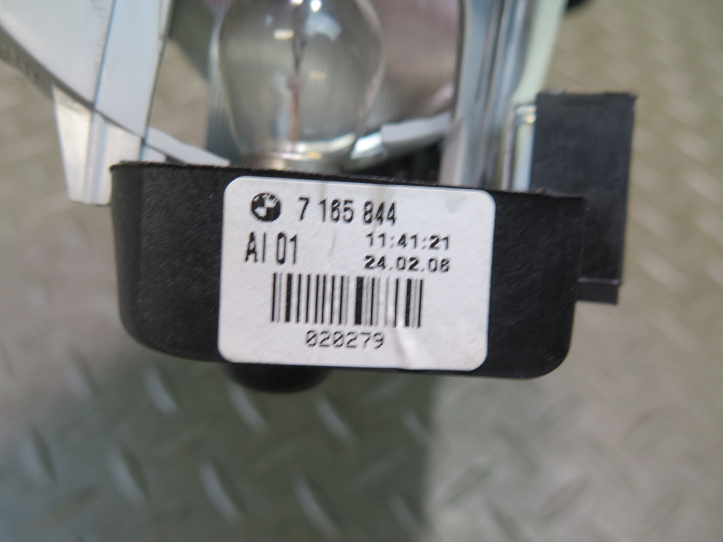 04-06 BMW E46 330ci Conv Rear Right Inner Trunk Lid Tail Light Lamp 7165844 OEM